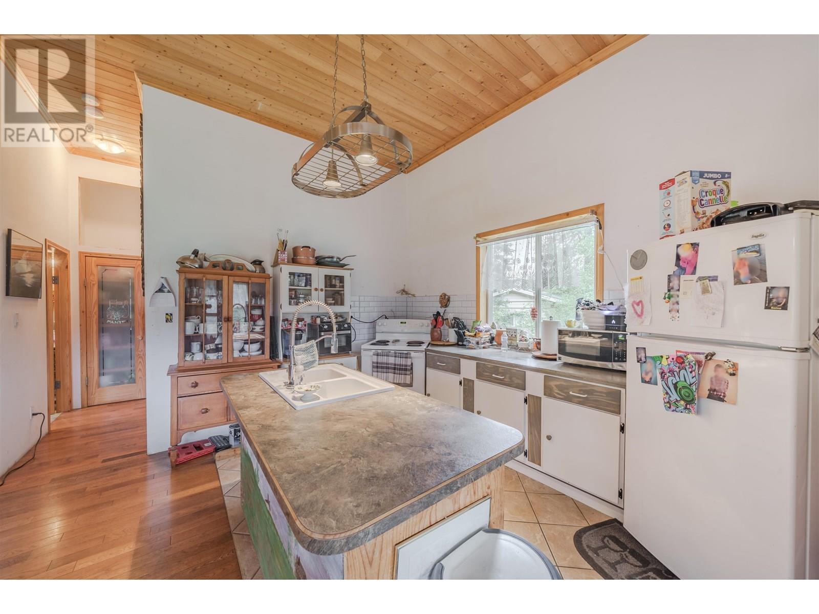 












7478 BURGESS ROAD

,
Deka Lake / Sulphurous / Hathaway Lakes,




British Columbia
V0K1X3

