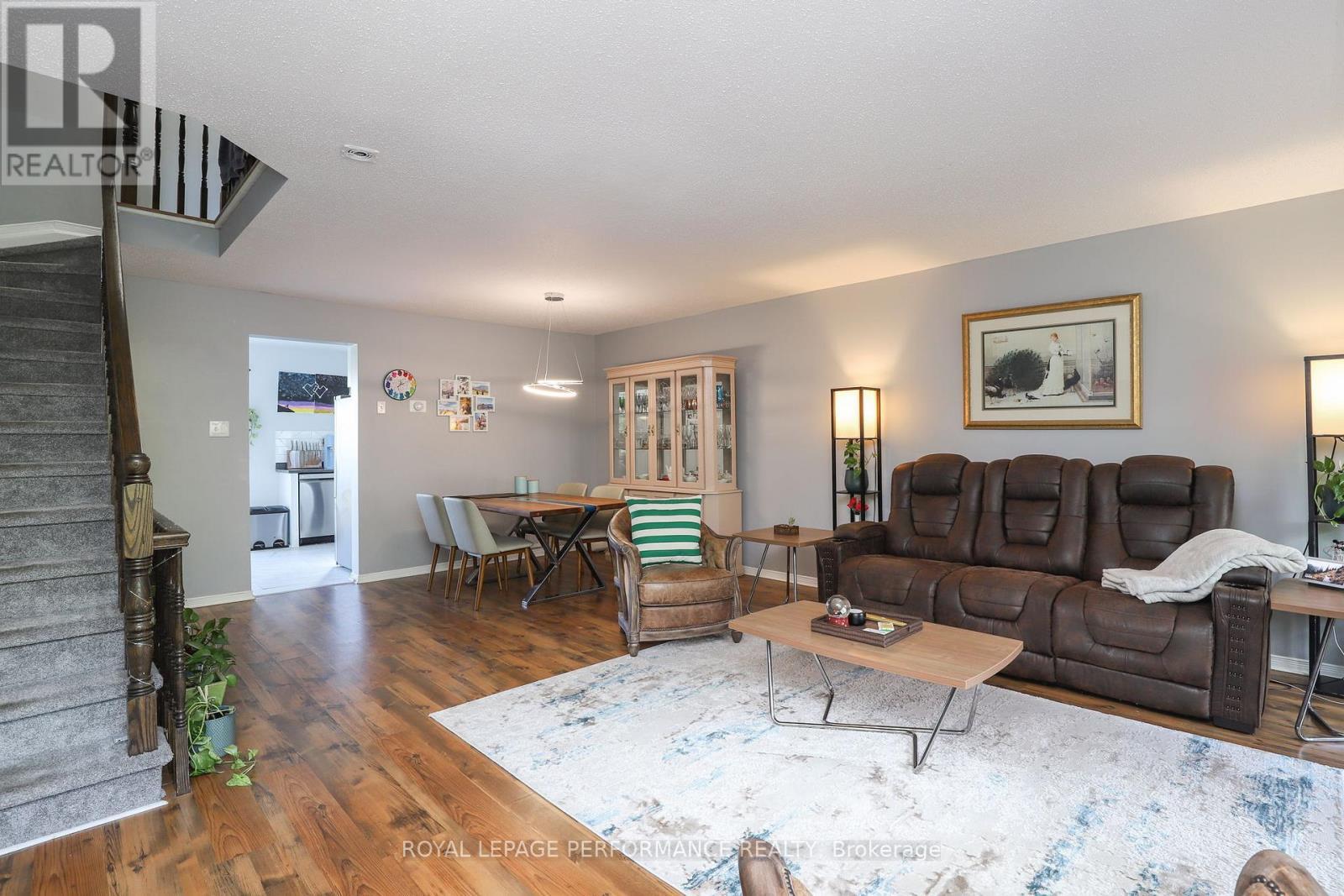 












27 DRAYTON PRIVATE E

,
Ottawa,




Ontario
K1K4R1

