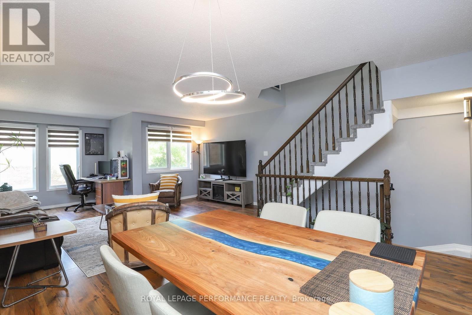












27 DRAYTON PRIVATE E

,
Ottawa,




Ontario
K1K4R1

