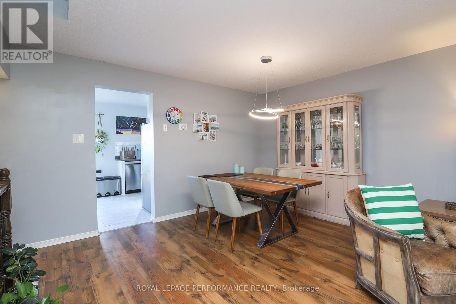 












27 DRAYTON PRIVATE E

,
Ottawa,




Ontario
K1K4R1

