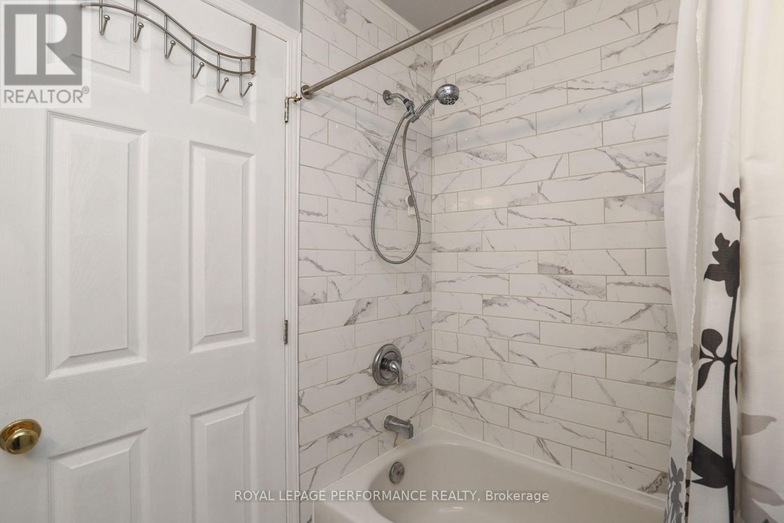 












27 DRAYTON PRIVATE E

,
Ottawa,




Ontario
K1K4R1

