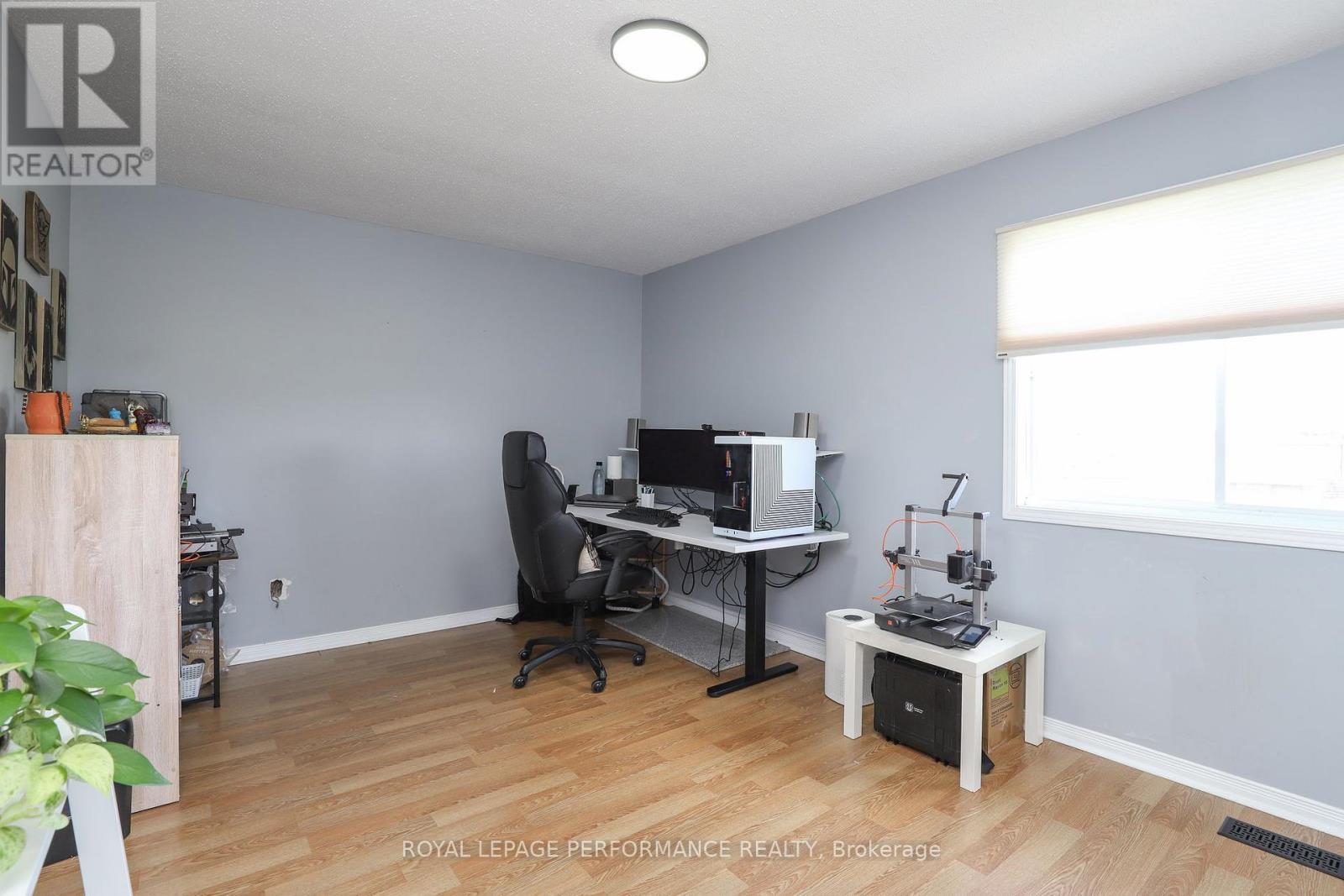 












27 DRAYTON PRIVATE E

,
Ottawa,




Ontario
K1K4R1

