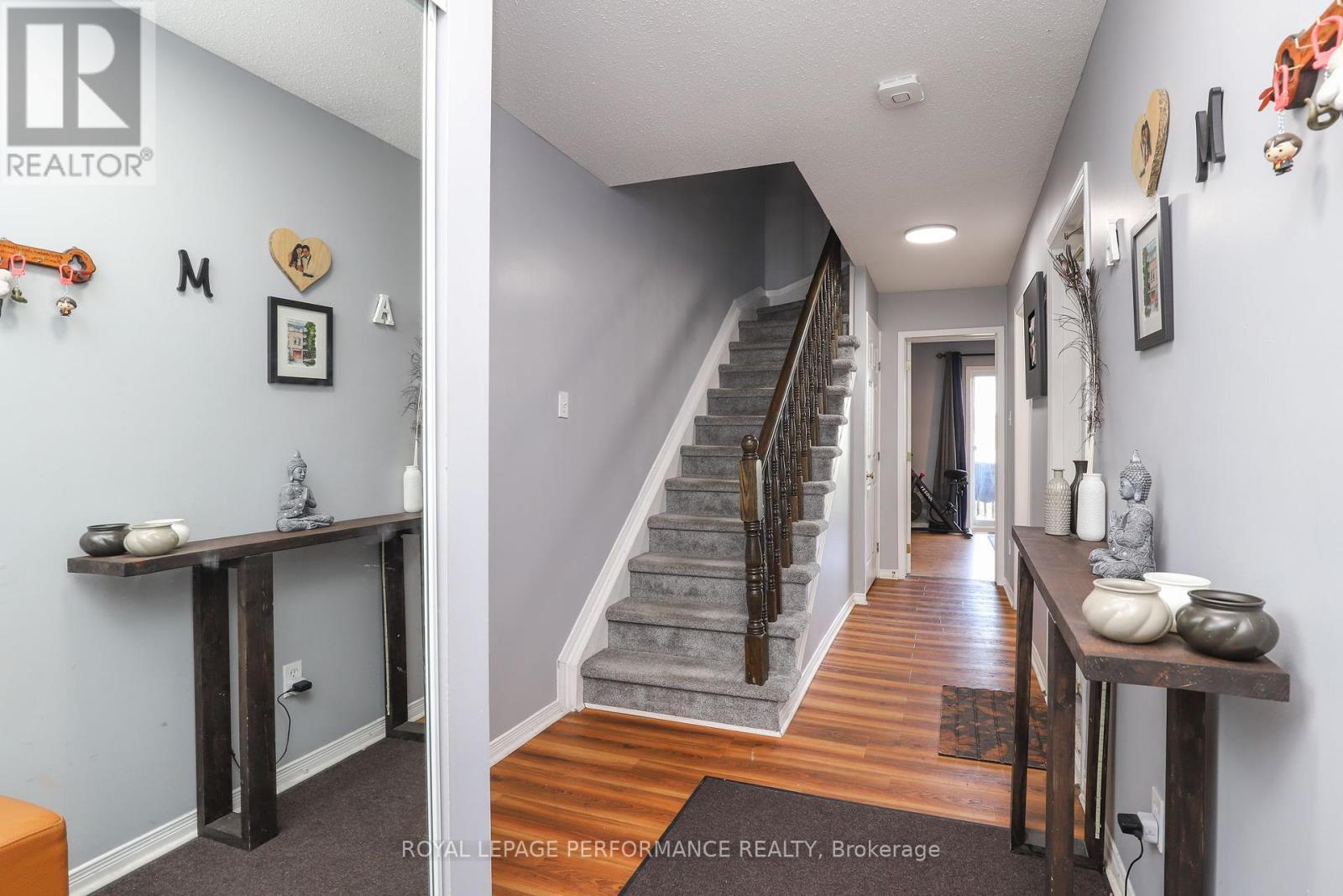 












27 DRAYTON PRIVATE E

,
Ottawa,




Ontario
K1K4R1

