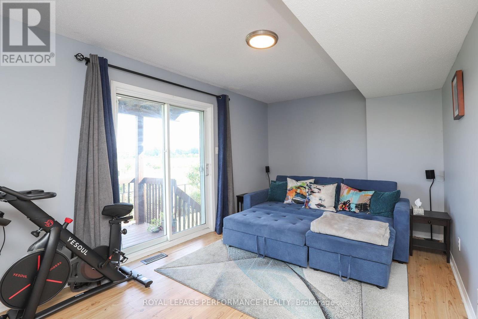 












27 DRAYTON PRIVATE E

,
Ottawa,




Ontario
K1K4R1

