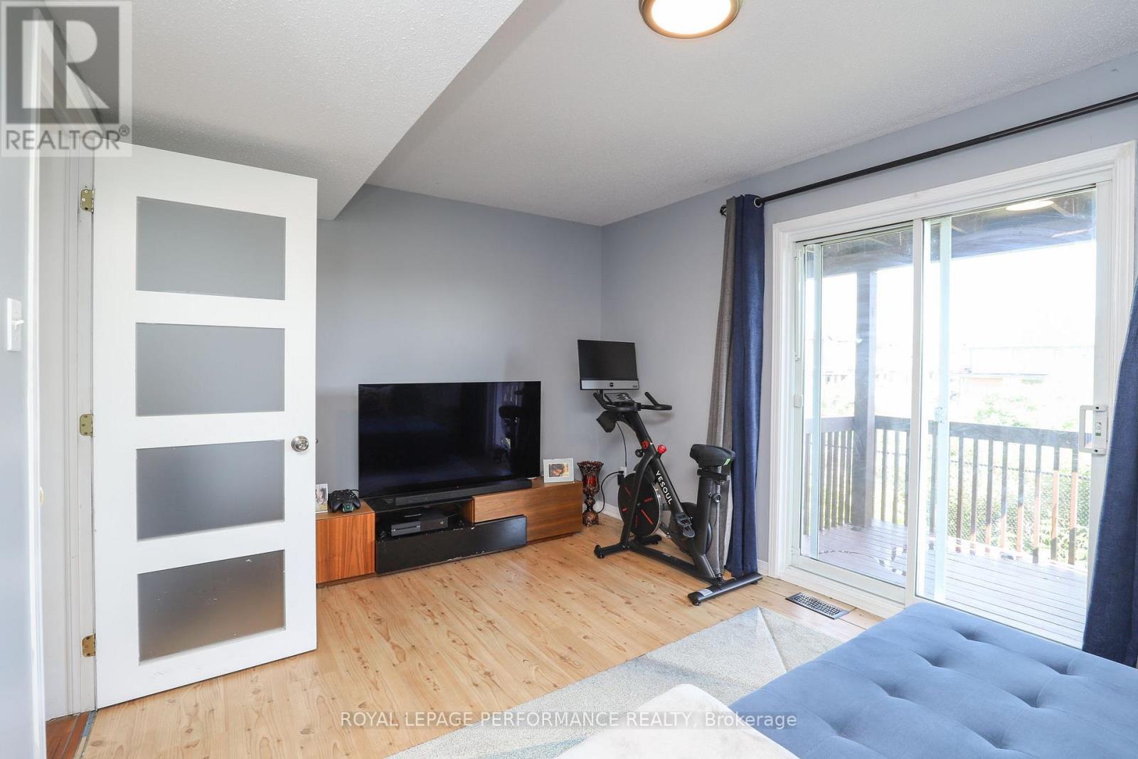 












27 DRAYTON PRIVATE E

,
Ottawa,




Ontario
K1K4R1

