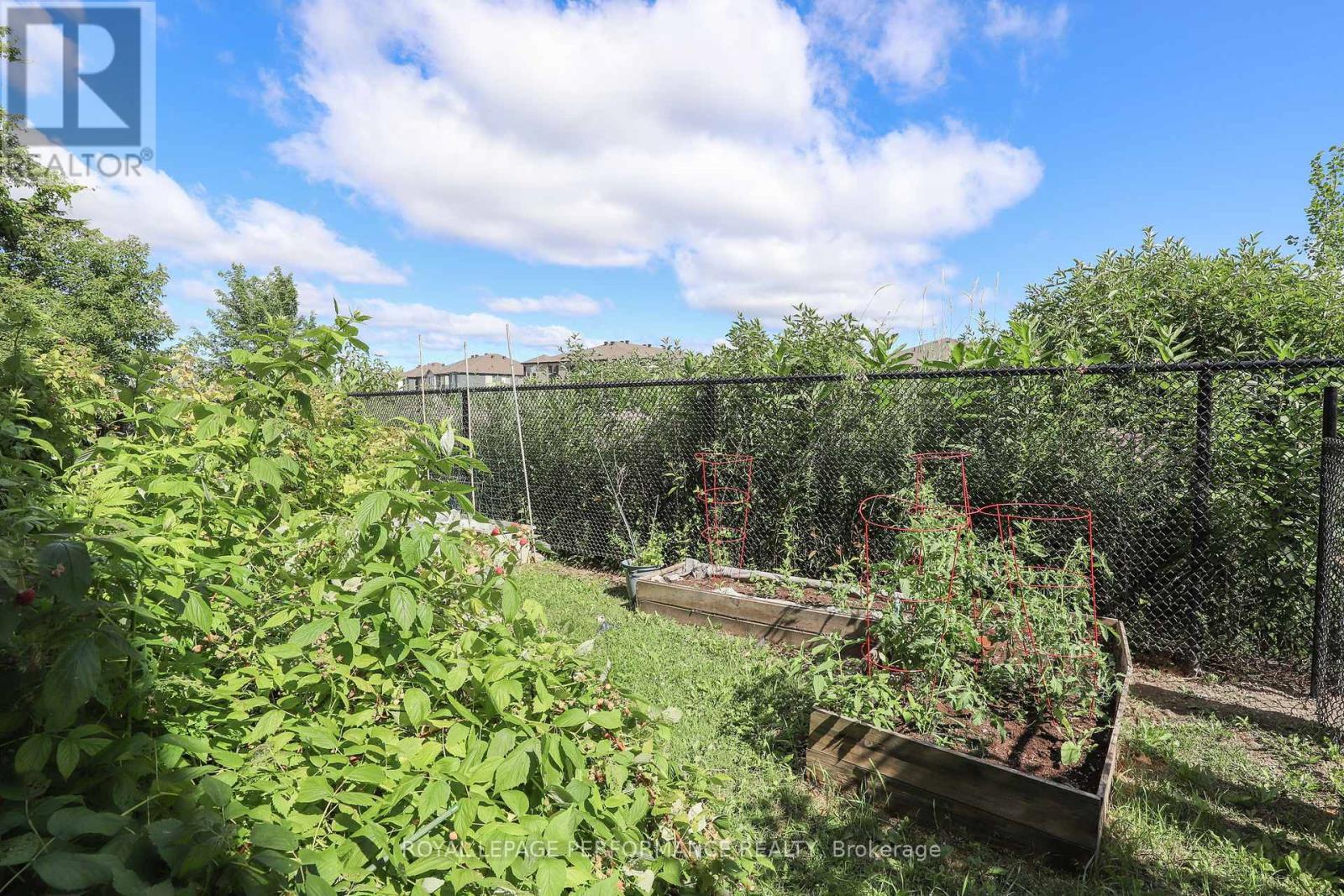 












27 DRAYTON PRIVATE E

,
Ottawa,




Ontario
K1K4R1

