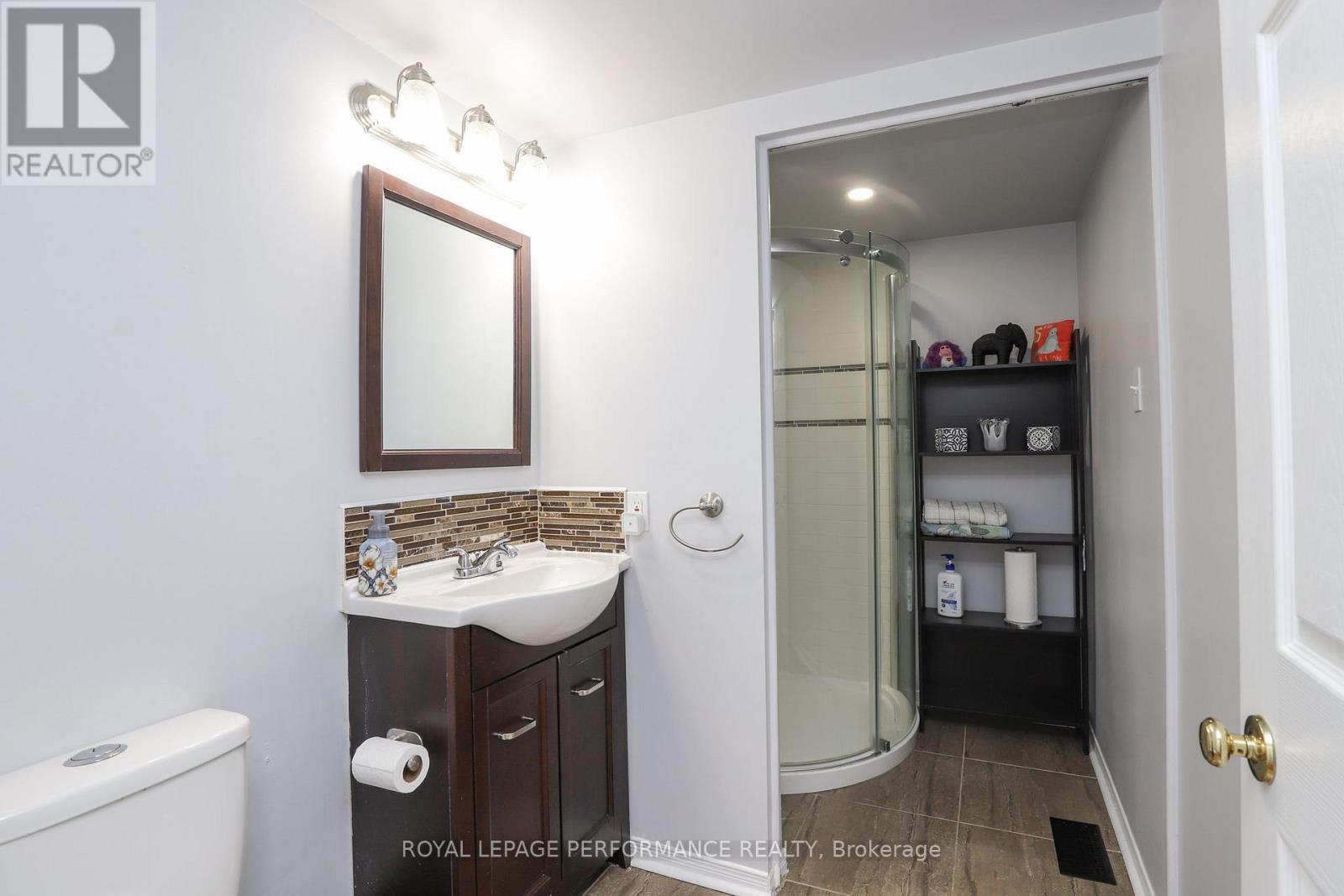 












27 DRAYTON PRIVATE E

,
Ottawa,




Ontario
K1K4R1

