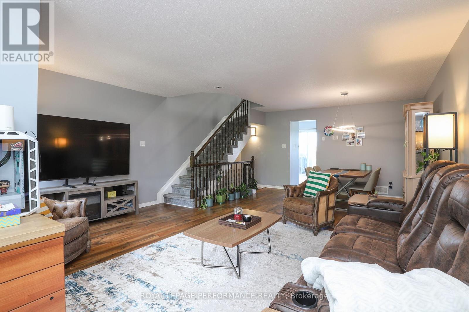 












27 DRAYTON PRIVATE E

,
Ottawa,




Ontario
K1K4R1

