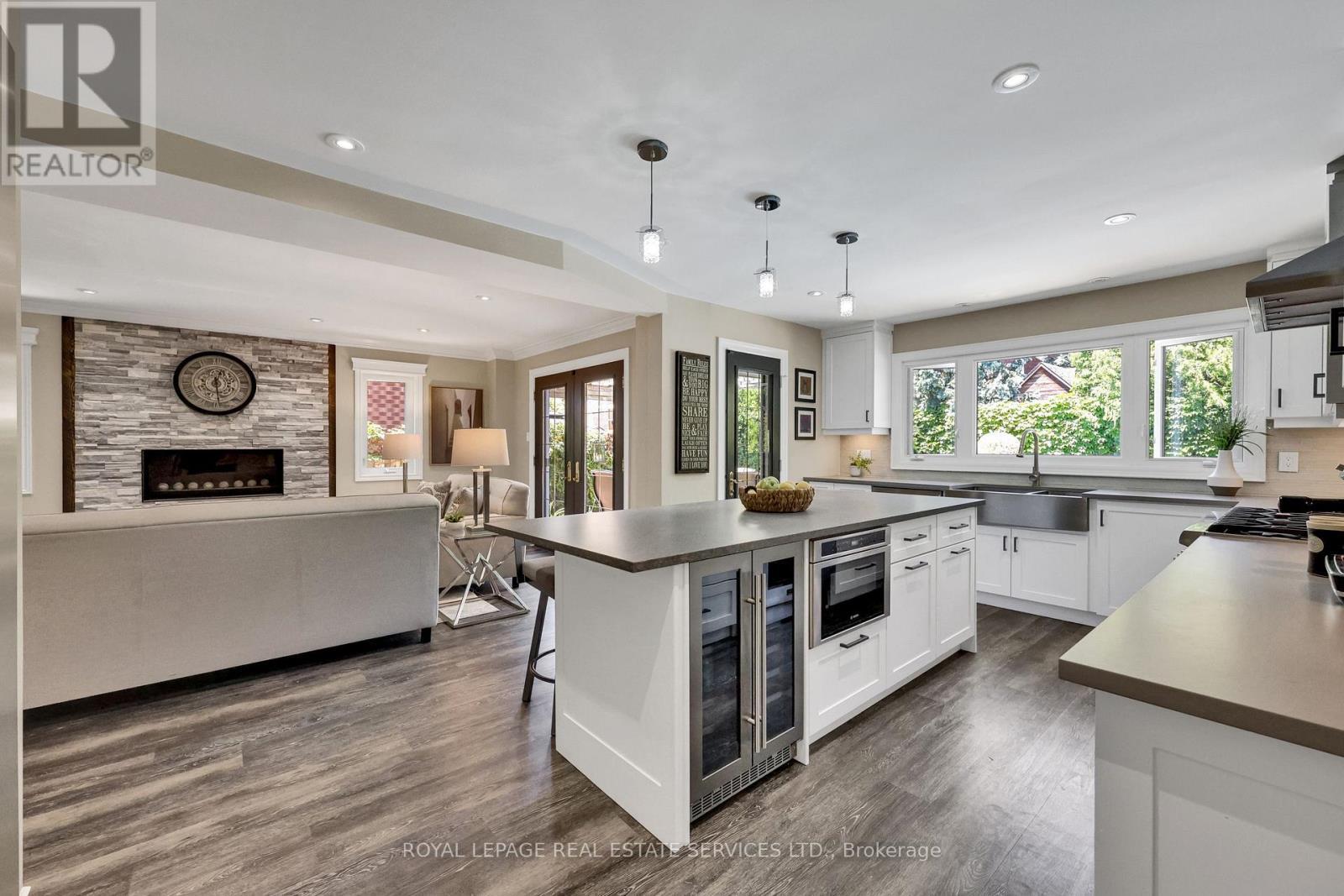 












1311 FIELDCREST LANE

,
Oakville,




Ontario
L6M2N6

