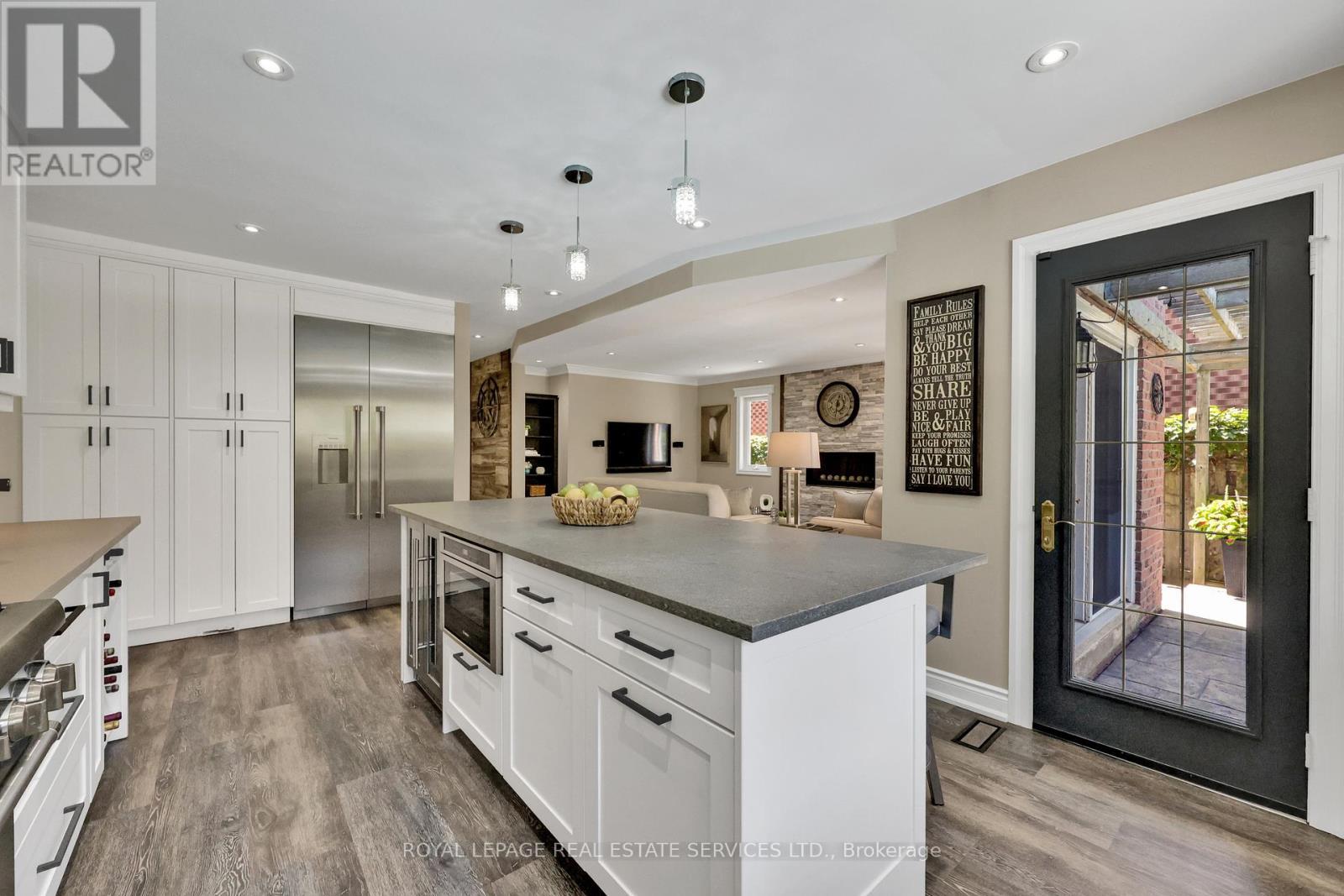 












1311 FIELDCREST LANE

,
Oakville,




Ontario
L6M2N6

