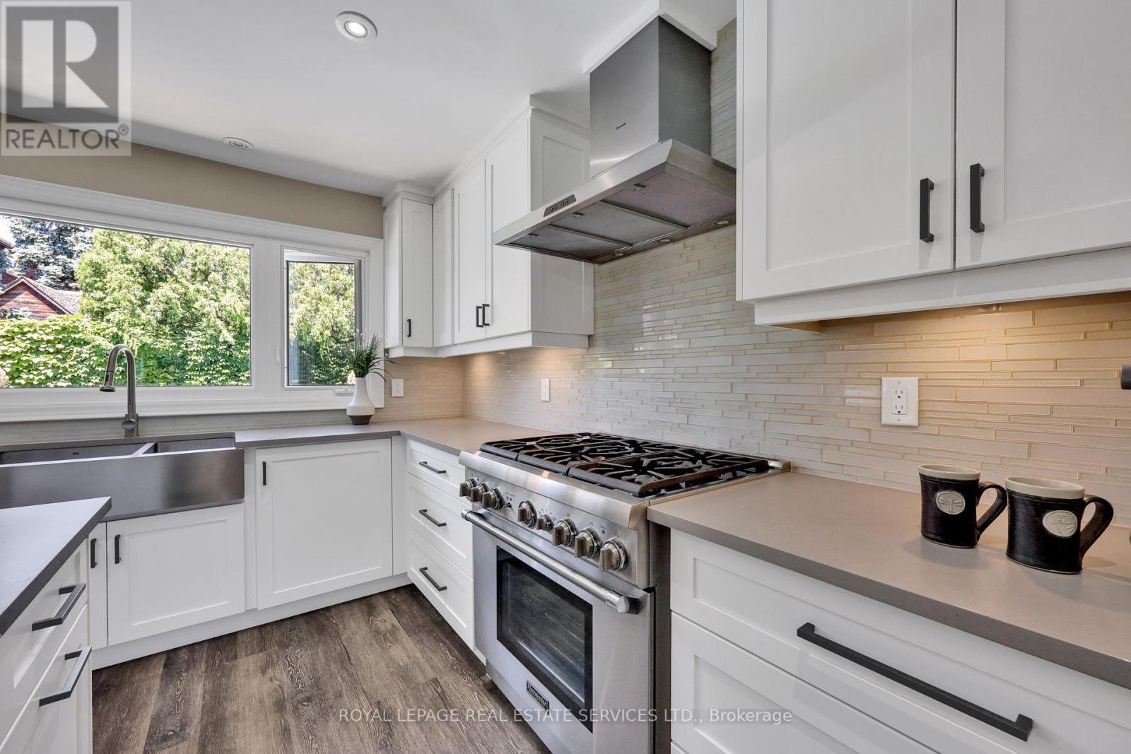












1311 FIELDCREST LANE

,
Oakville,




Ontario
L6M2N6

