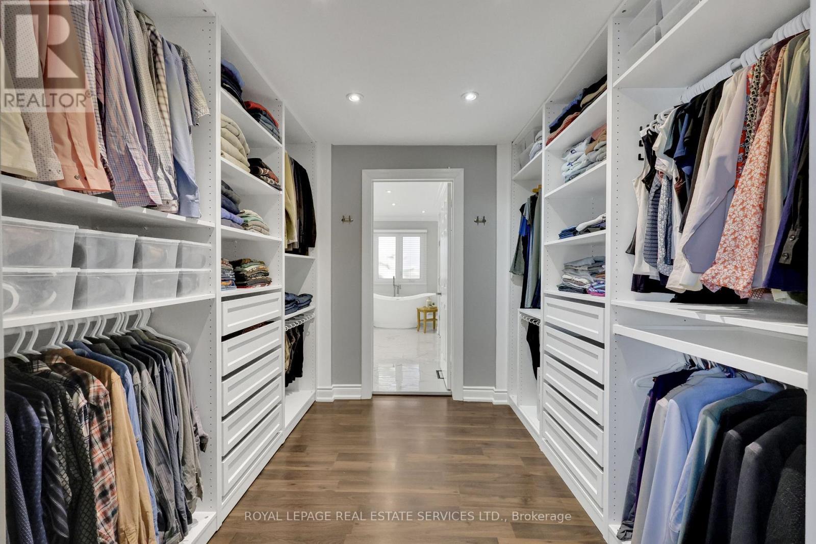 












1311 FIELDCREST LANE

,
Oakville,




Ontario
L6M2N6

