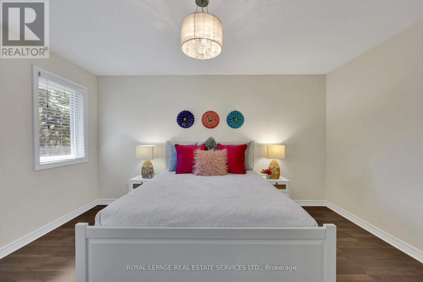 












1311 FIELDCREST LANE

,
Oakville,




Ontario
L6M2N6

