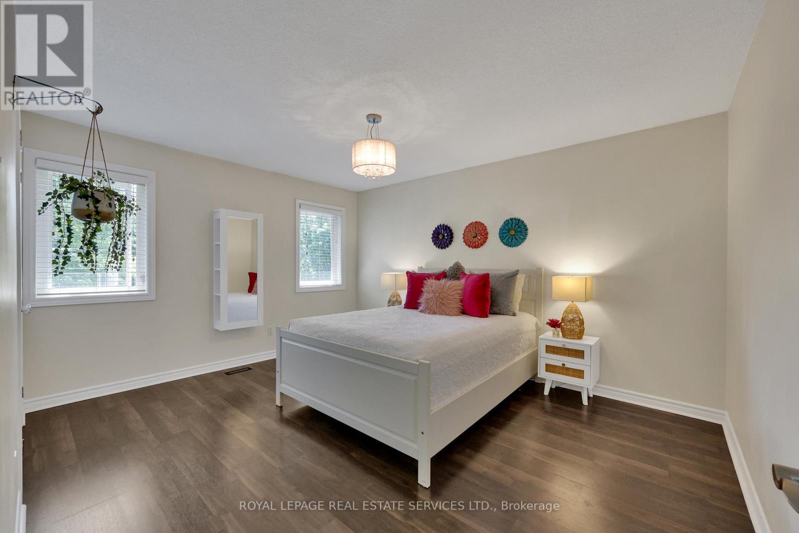 












1311 FIELDCREST LANE

,
Oakville,




Ontario
L6M2N6

