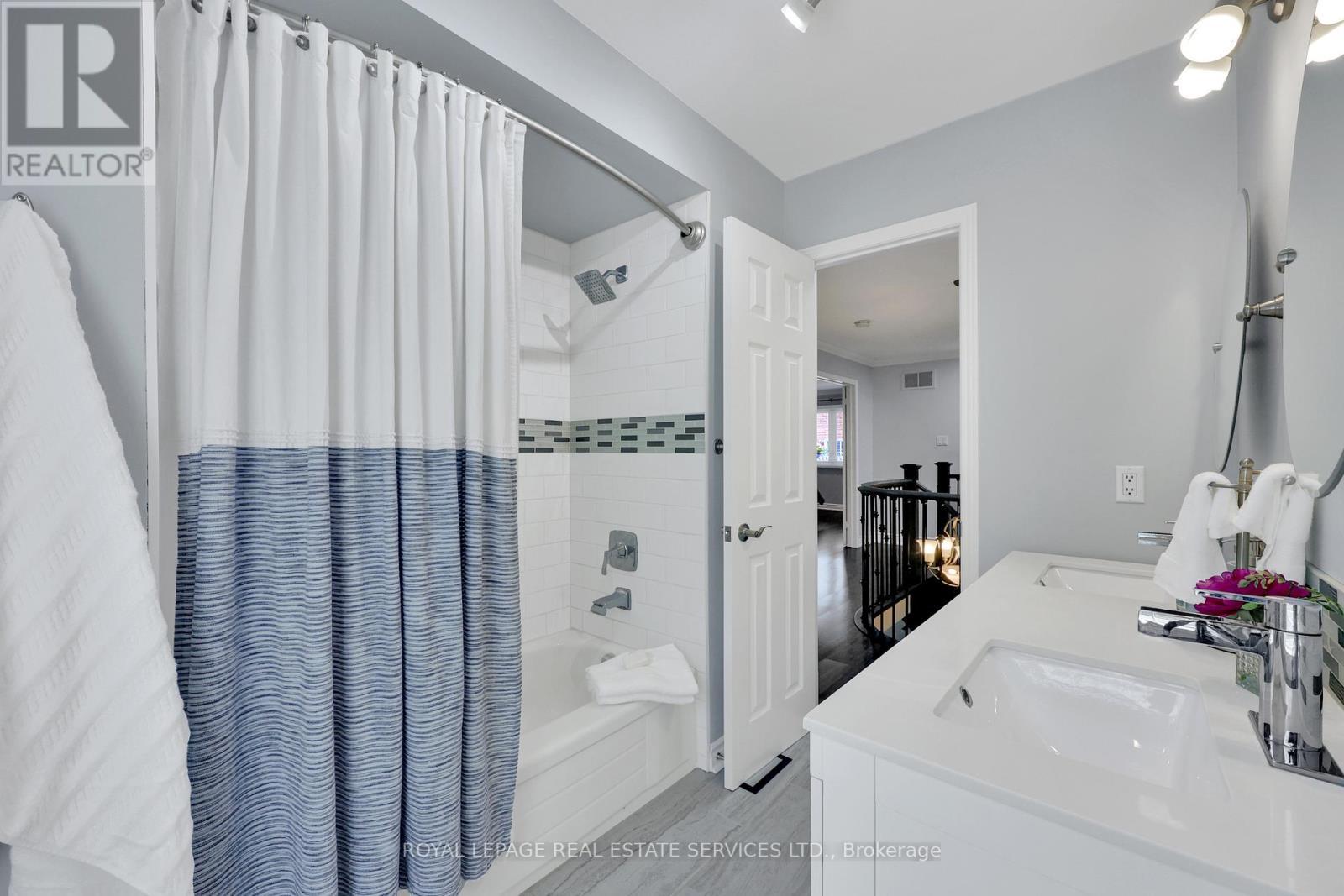 












1311 FIELDCREST LANE

,
Oakville,




Ontario
L6M2N6

