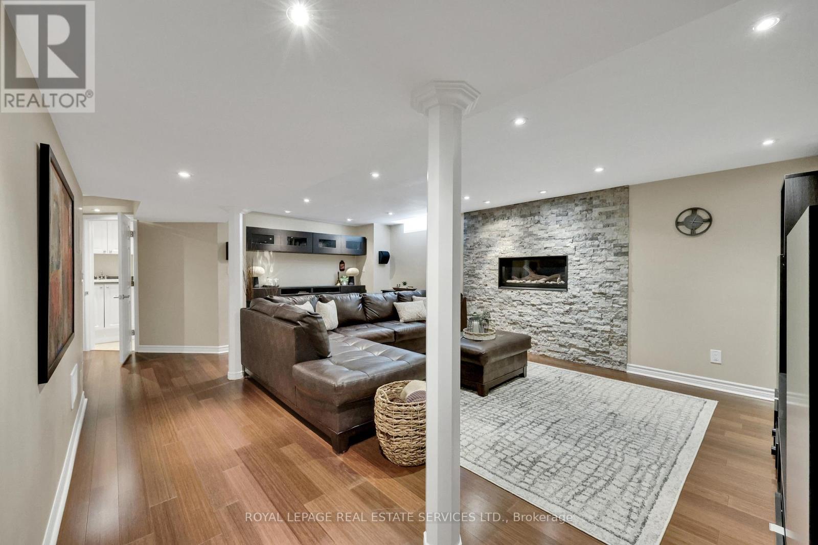 












1311 FIELDCREST LANE

,
Oakville,




Ontario
L6M2N6

