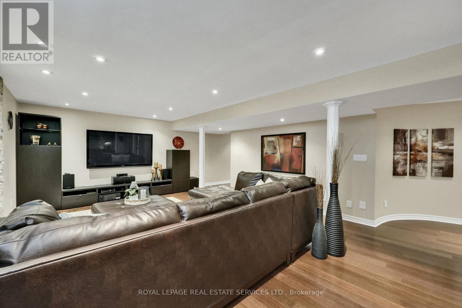 












1311 FIELDCREST LANE

,
Oakville,




Ontario
L6M2N6

