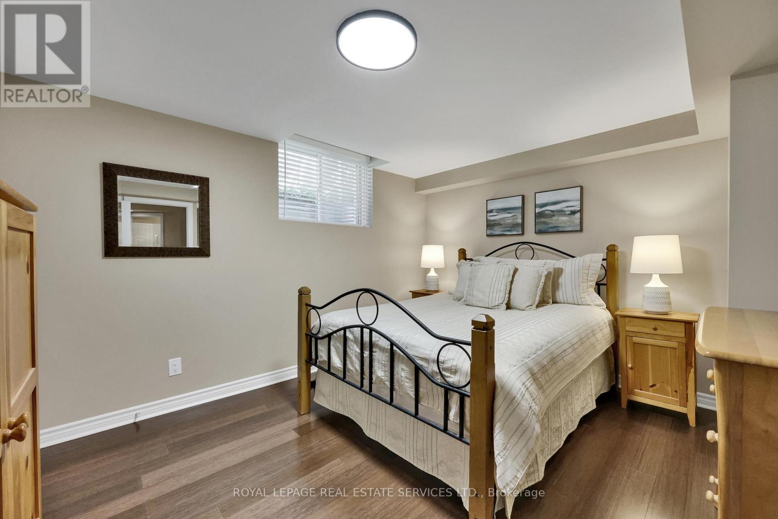 












1311 FIELDCREST LANE

,
Oakville,




Ontario
L6M2N6

