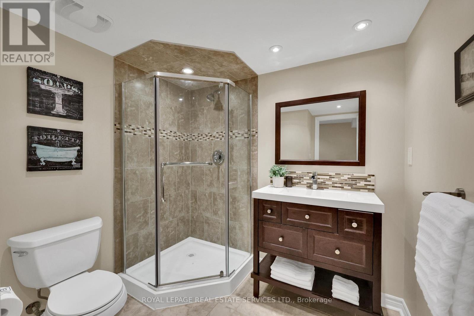 












1311 FIELDCREST LANE

,
Oakville,




Ontario
L6M2N6

