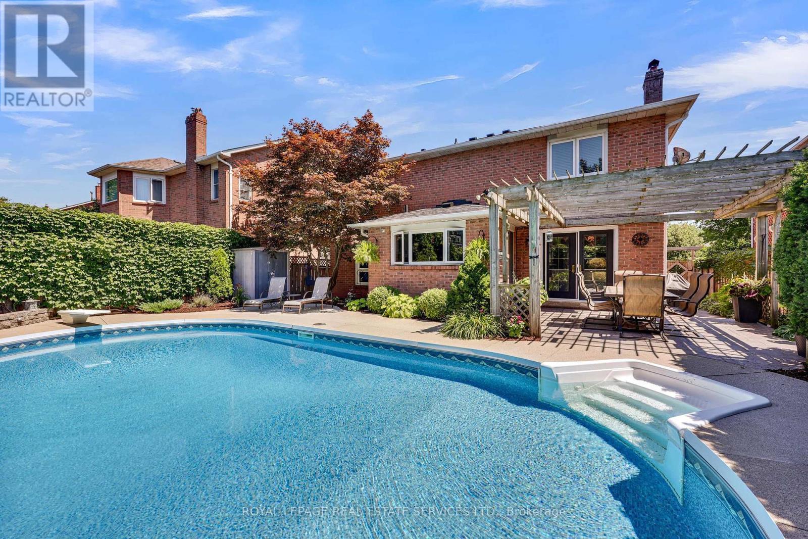 












1311 FIELDCREST LANE

,
Oakville,




Ontario
L6M2N6

