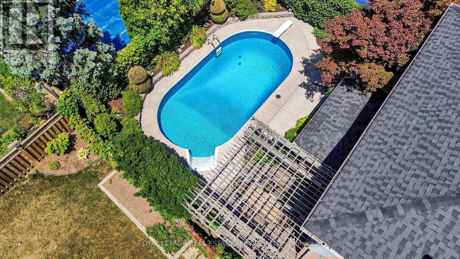 












1311 FIELDCREST LANE

,
Oakville,




Ontario
L6M2N6

