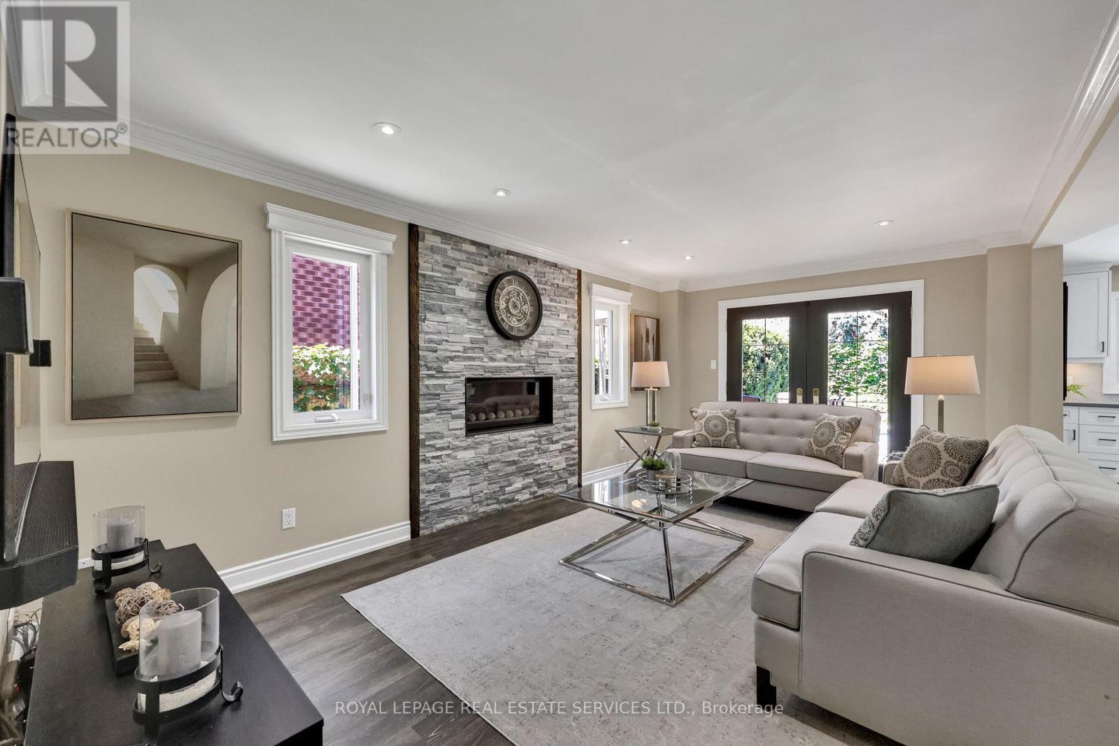 












1311 FIELDCREST LANE

,
Oakville,




Ontario
L6M2N6

