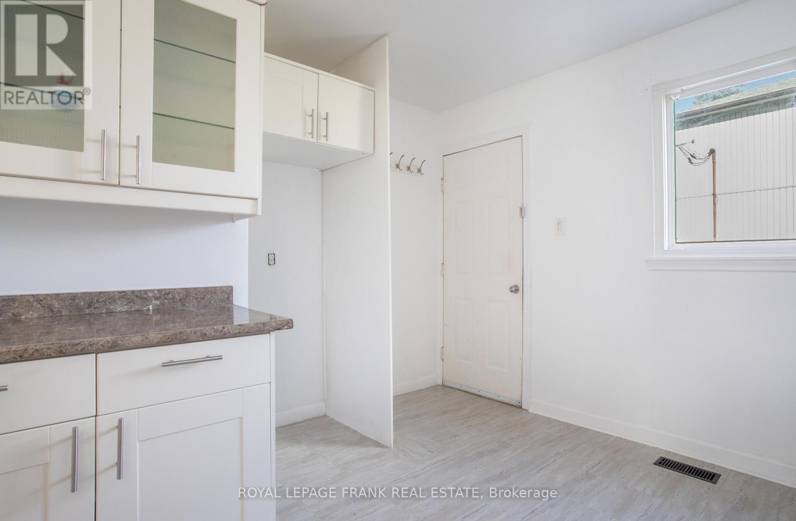 












1030 RAVINE ROAD

,
Oshawa (Lakeview),




Ontario
L1H4C8


