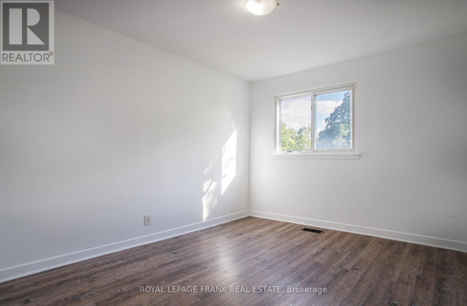 












1030 RAVINE ROAD

,
Oshawa (Lakeview),




Ontario
L1H4C8

