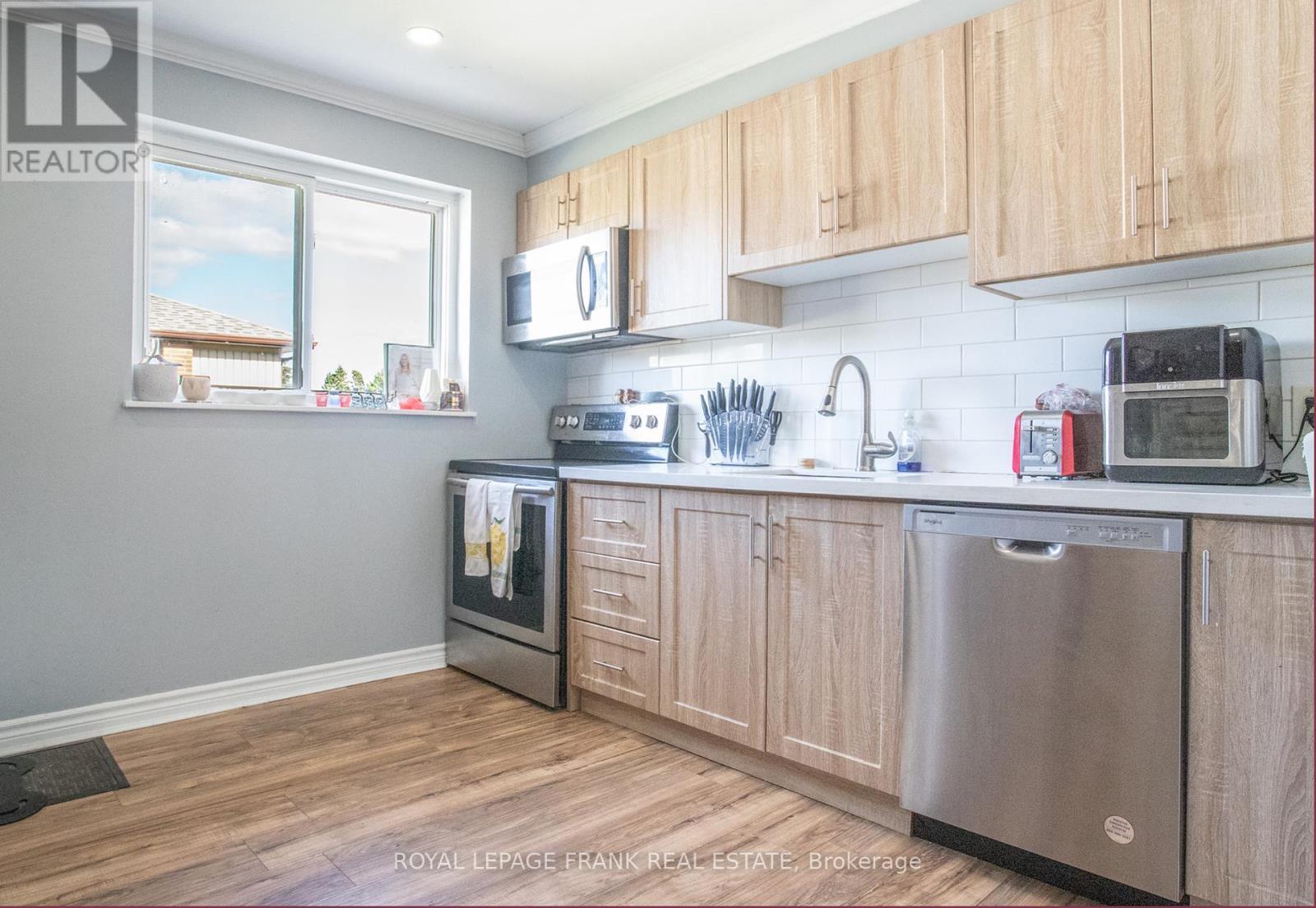 












1030 RAVINE ROAD

,
Oshawa (Lakeview),




Ontario
L1H4C8

