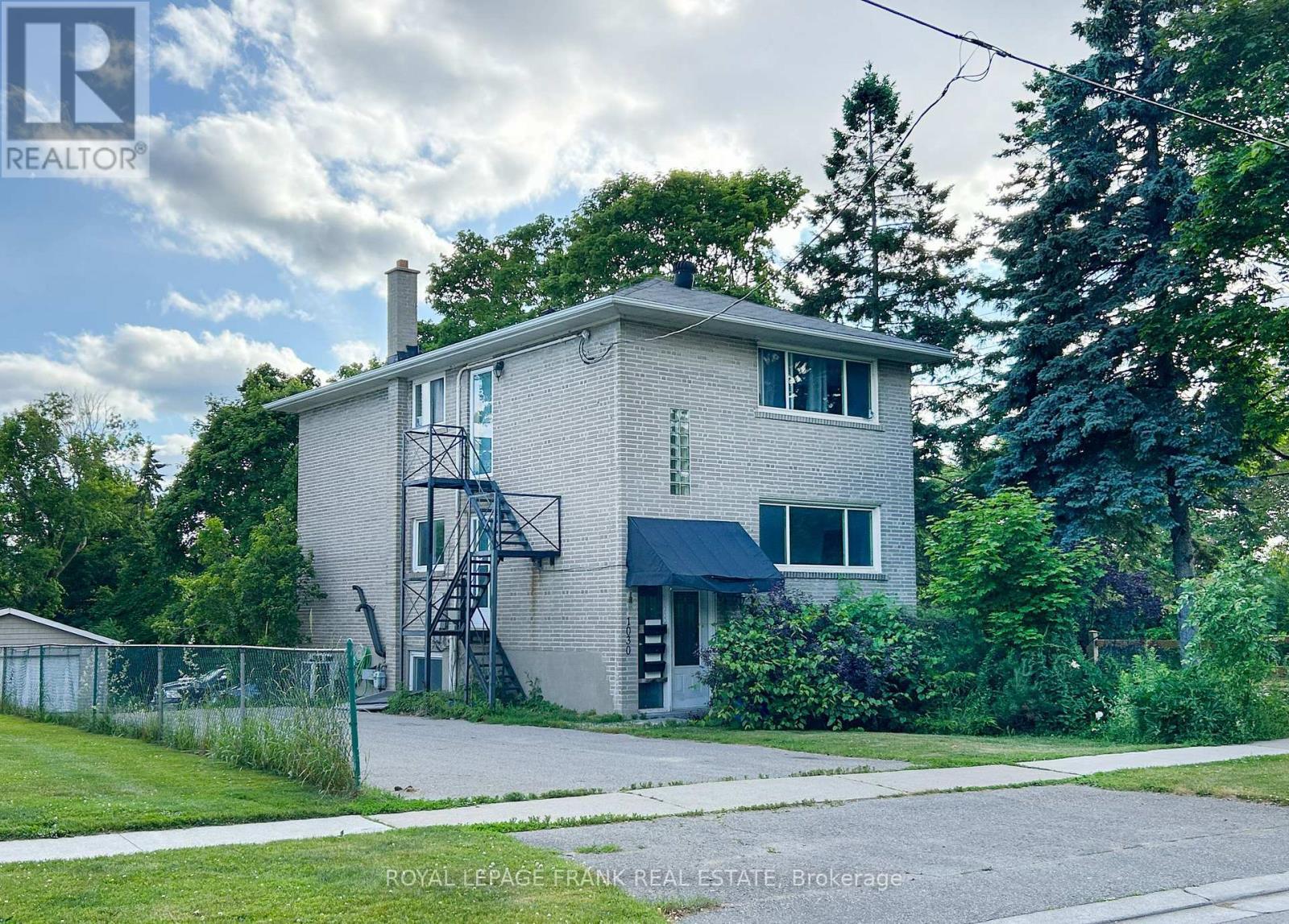 












1030 RAVINE ROAD

,
Oshawa (Lakeview),




Ontario
L1H4C8

