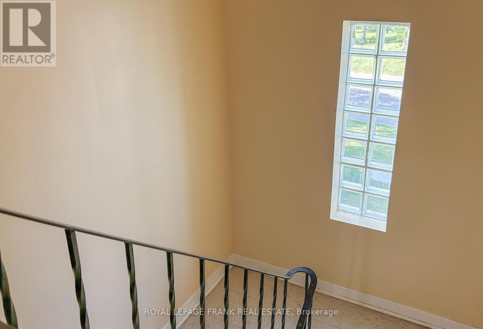 












1030 RAVINE ROAD

,
Oshawa (Lakeview),




Ontario
L1H4C8

