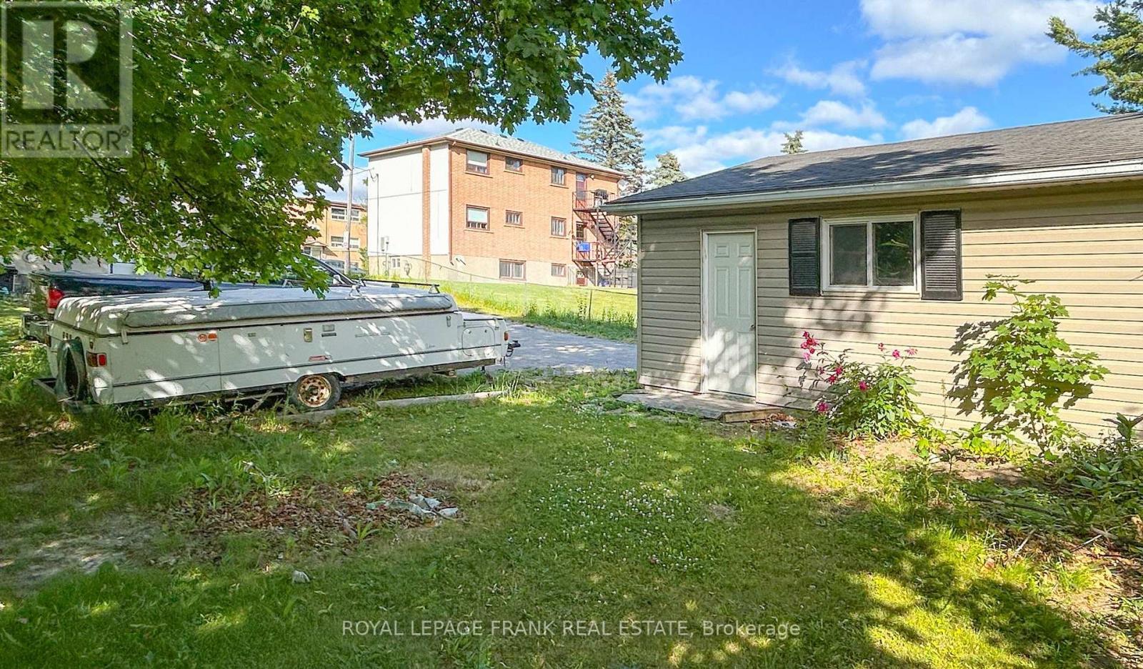 












1030 RAVINE ROAD

,
Oshawa (Lakeview),




Ontario
L1H4C8

