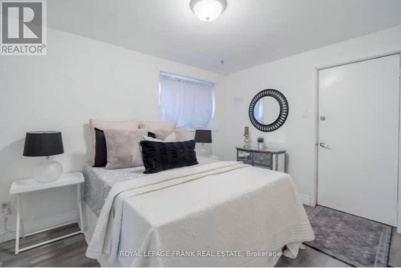 












1030 RAVINE ROAD

,
Oshawa (Lakeview),




Ontario
L1H4C8

