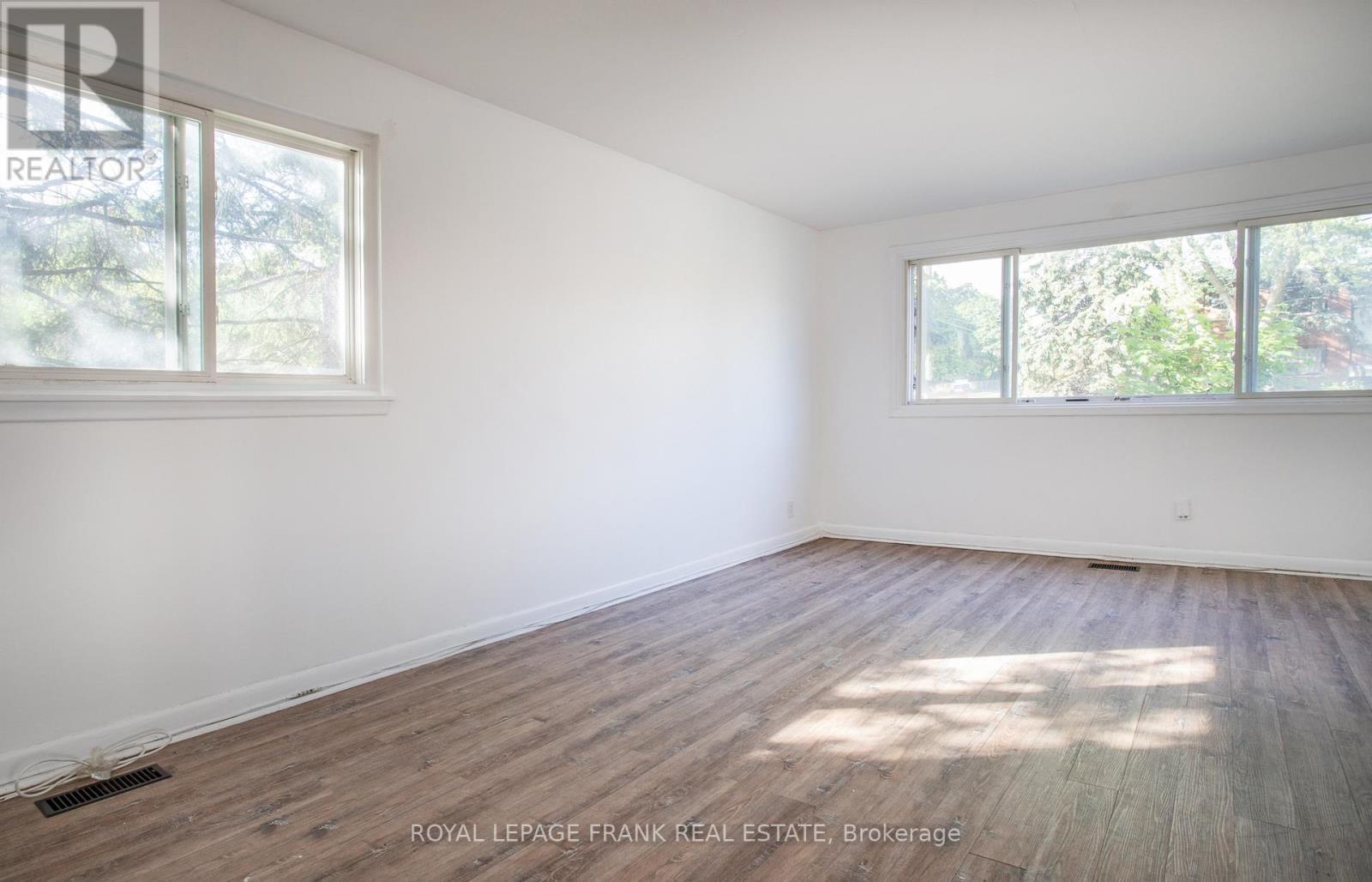 












1030 RAVINE ROAD

,
Oshawa (Lakeview),




Ontario
L1H4C8

