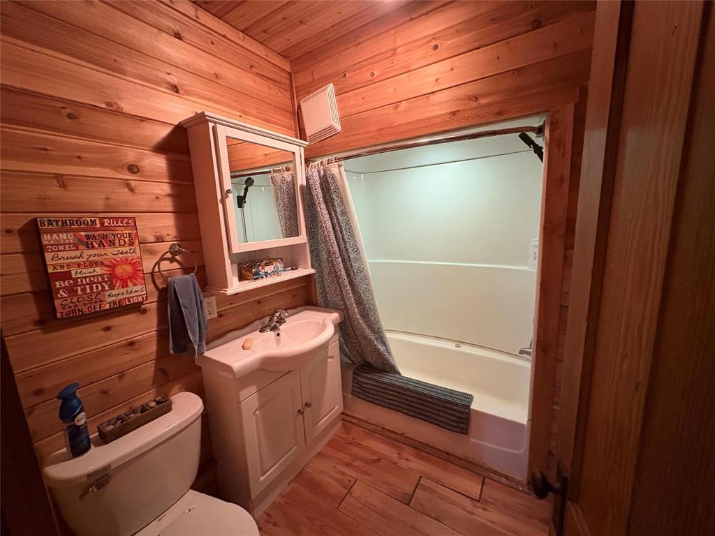 












32 Burlighton Beach Road

,
Shoal Lake,




Manitoba
R0J1Z0

