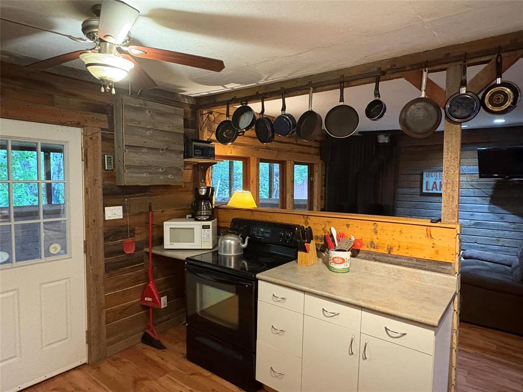 












32 Burlighton Beach Road

,
Shoal Lake,




Manitoba
R0J1Z0

