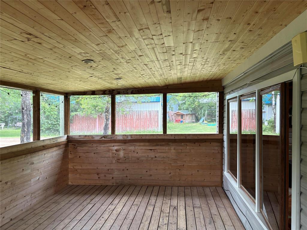 












32 Burlighton Beach Road

,
Shoal Lake,




Manitoba
R0J1Z0

