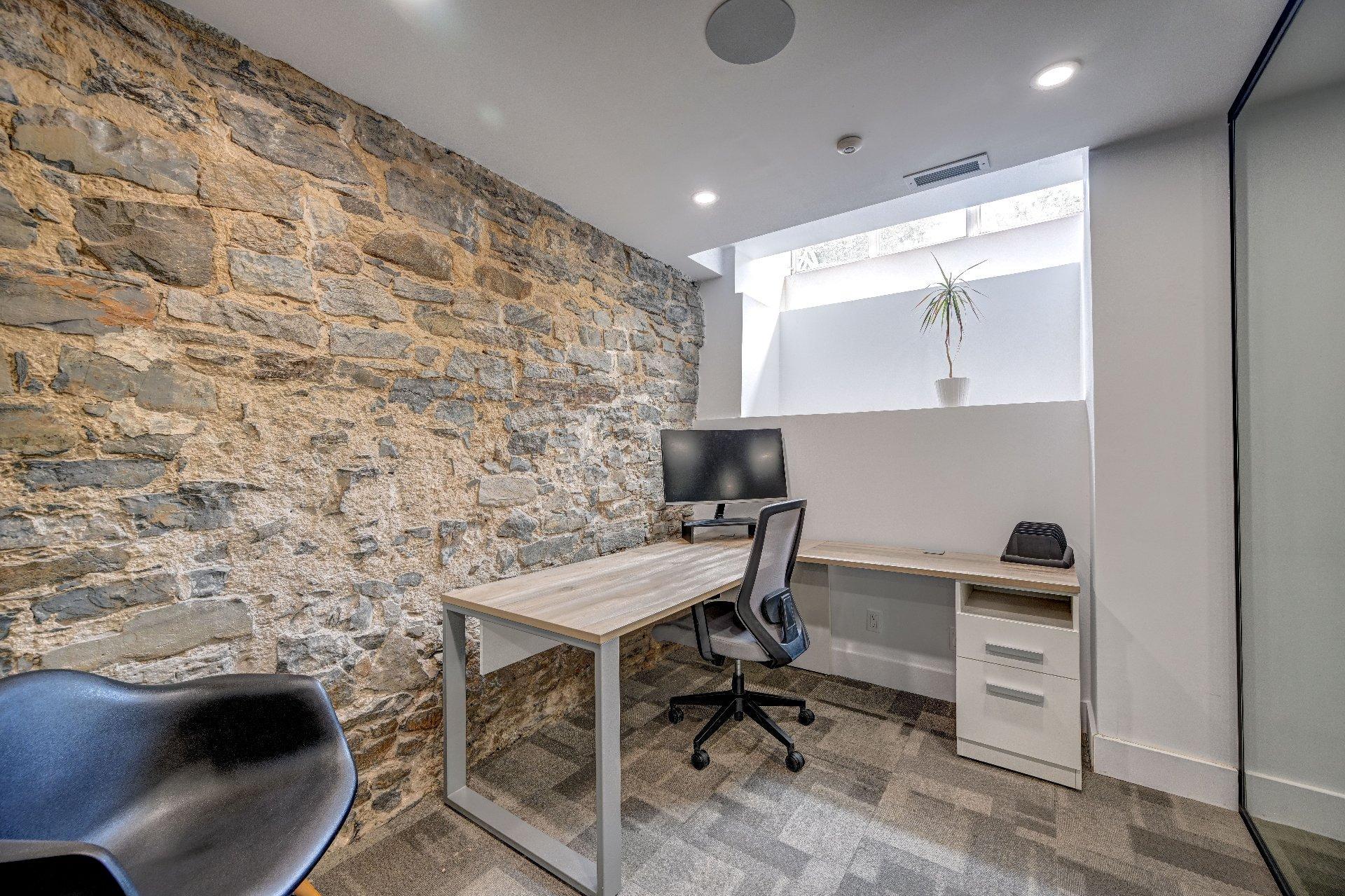 









365


Place D'Youville

,
Montréal (Ville-Marie),




QC
H2Y2B7

