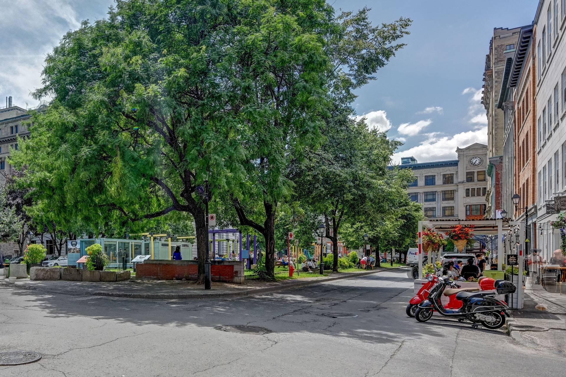 









365


Place D'Youville

,
Montréal (Ville-Marie),




QC
H2Y2B7

