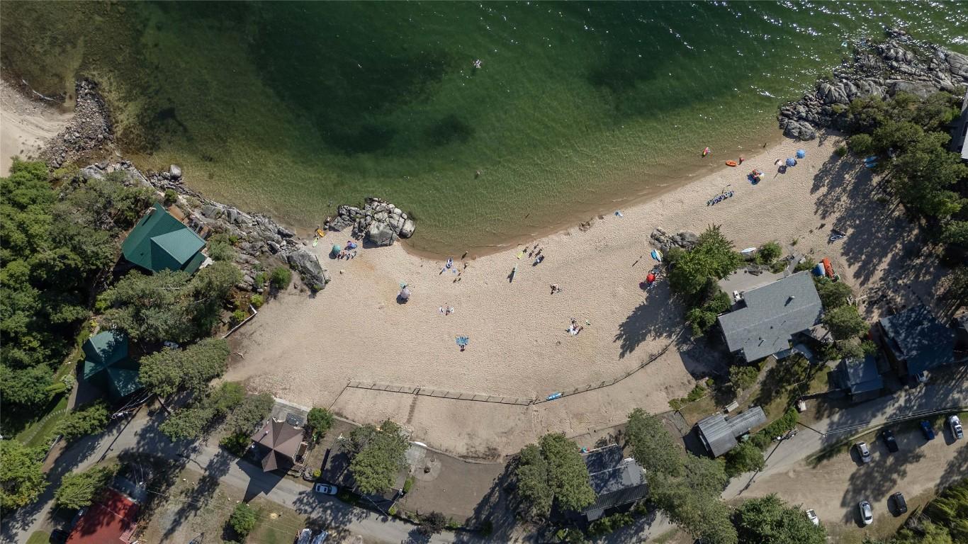 









100


Laguna

Crescent,
Twin Bays,







BC
V0B 1G0

