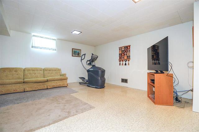 









142


Parkville

DR,
Winnipeg,




MB
R2M 2J1

