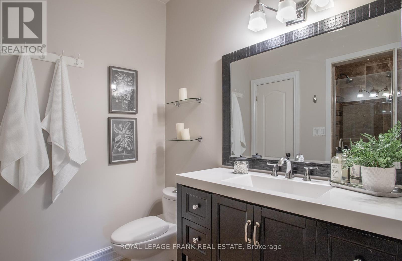 












54 SELKIRK DRIVE

,
Whitby (Brooklin),




Ontario
L1M2E6

