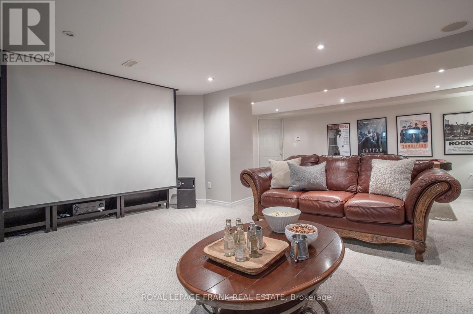 












54 SELKIRK DRIVE

,
Whitby (Brooklin),




Ontario
L1M2E6

