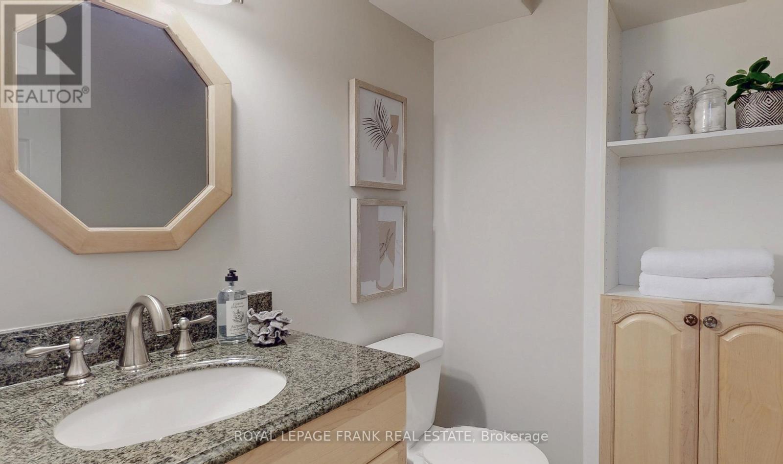 












54 SELKIRK DRIVE

,
Whitby (Brooklin),




Ontario
L1M2E6

