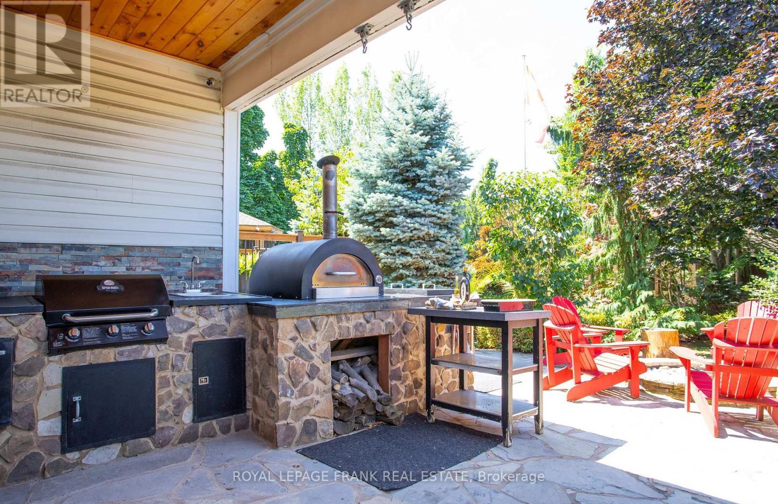 












54 SELKIRK DRIVE

,
Whitby (Brooklin),




Ontario
L1M2E6


