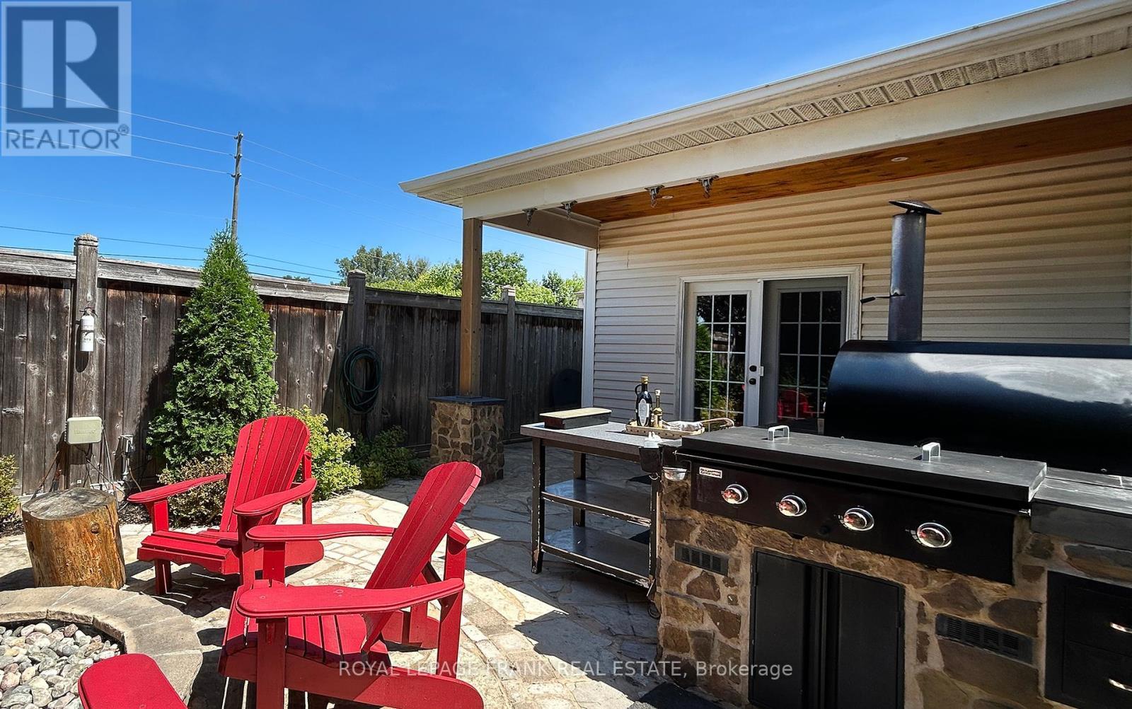 












54 SELKIRK DRIVE

,
Whitby (Brooklin),




Ontario
L1M2E6

