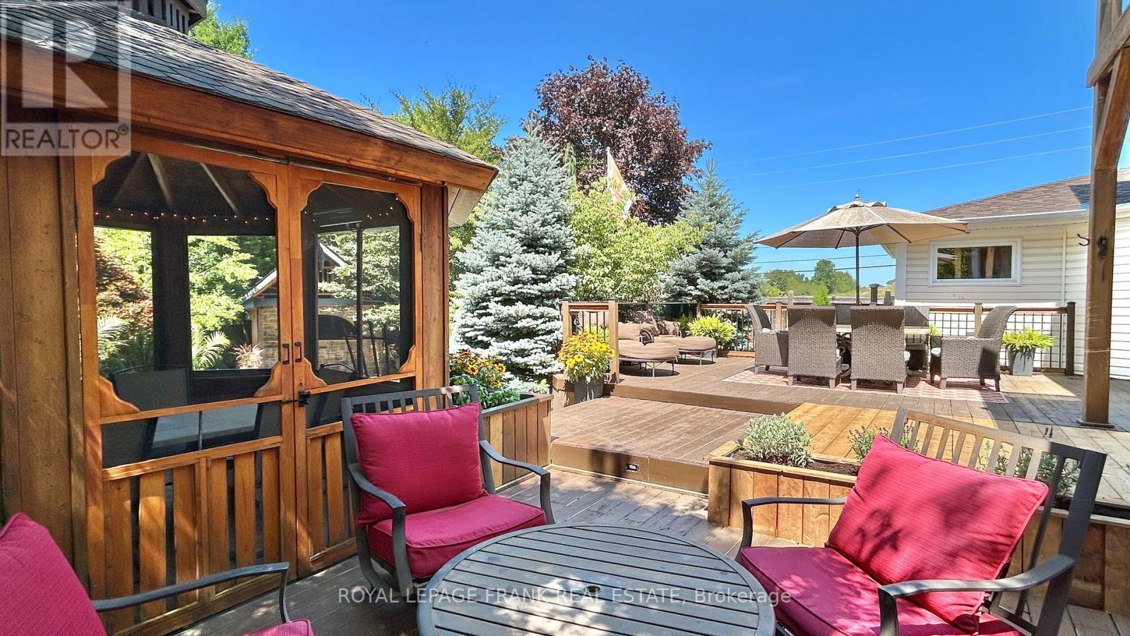 












54 SELKIRK DRIVE

,
Whitby (Brooklin),




Ontario
L1M2E6

