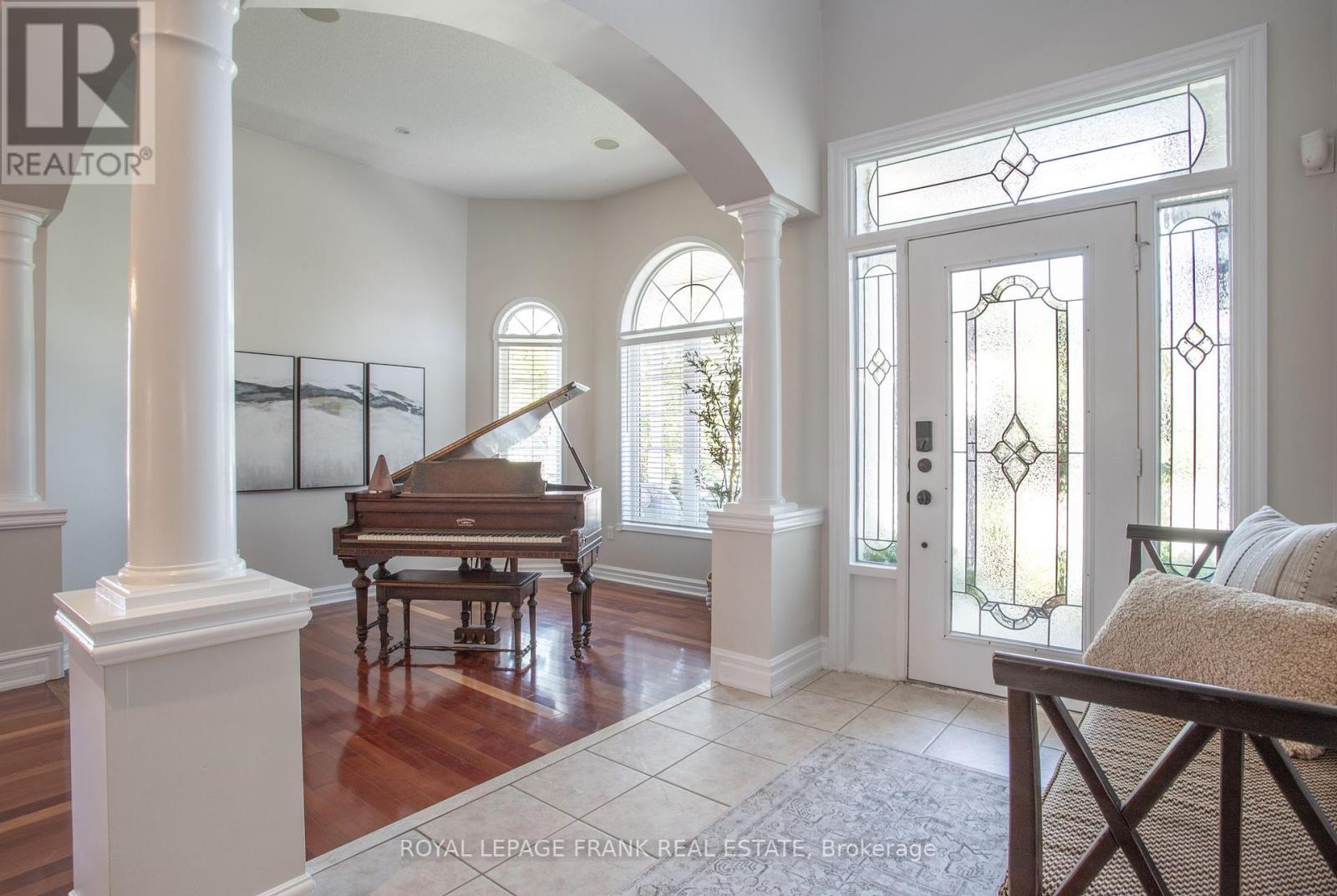 












54 SELKIRK DRIVE

,
Whitby (Brooklin),




Ontario
L1M2E6

