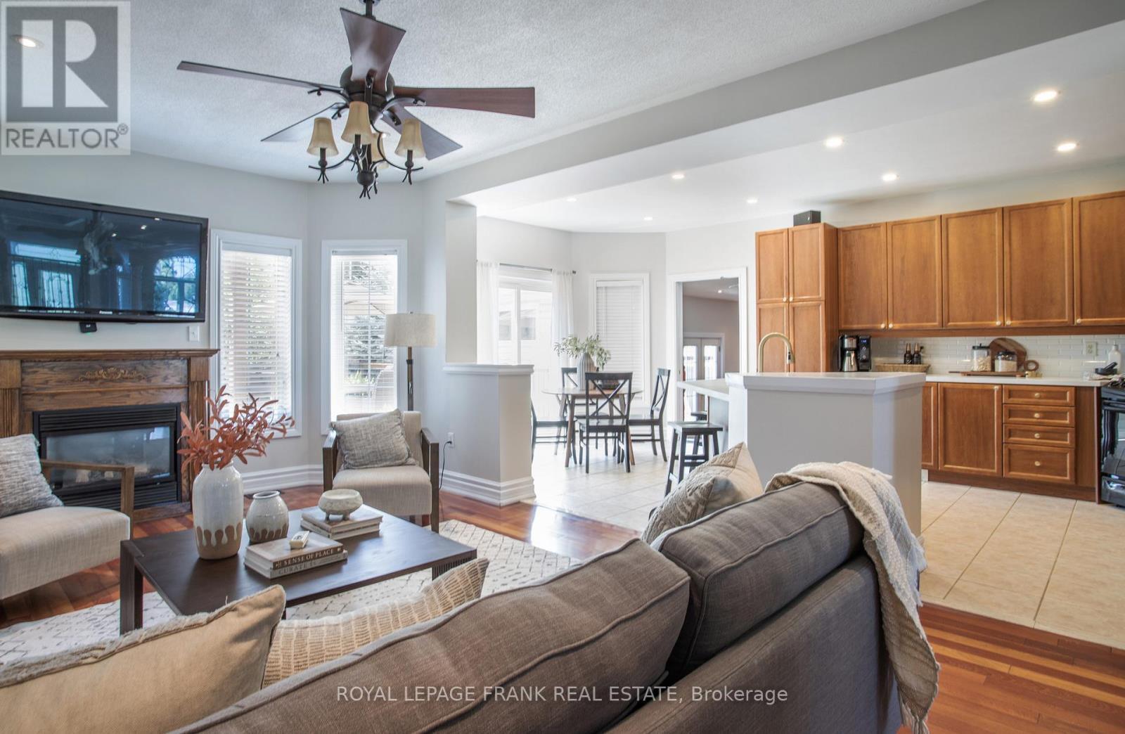 












54 SELKIRK DRIVE

,
Whitby (Brooklin),




Ontario
L1M2E6

