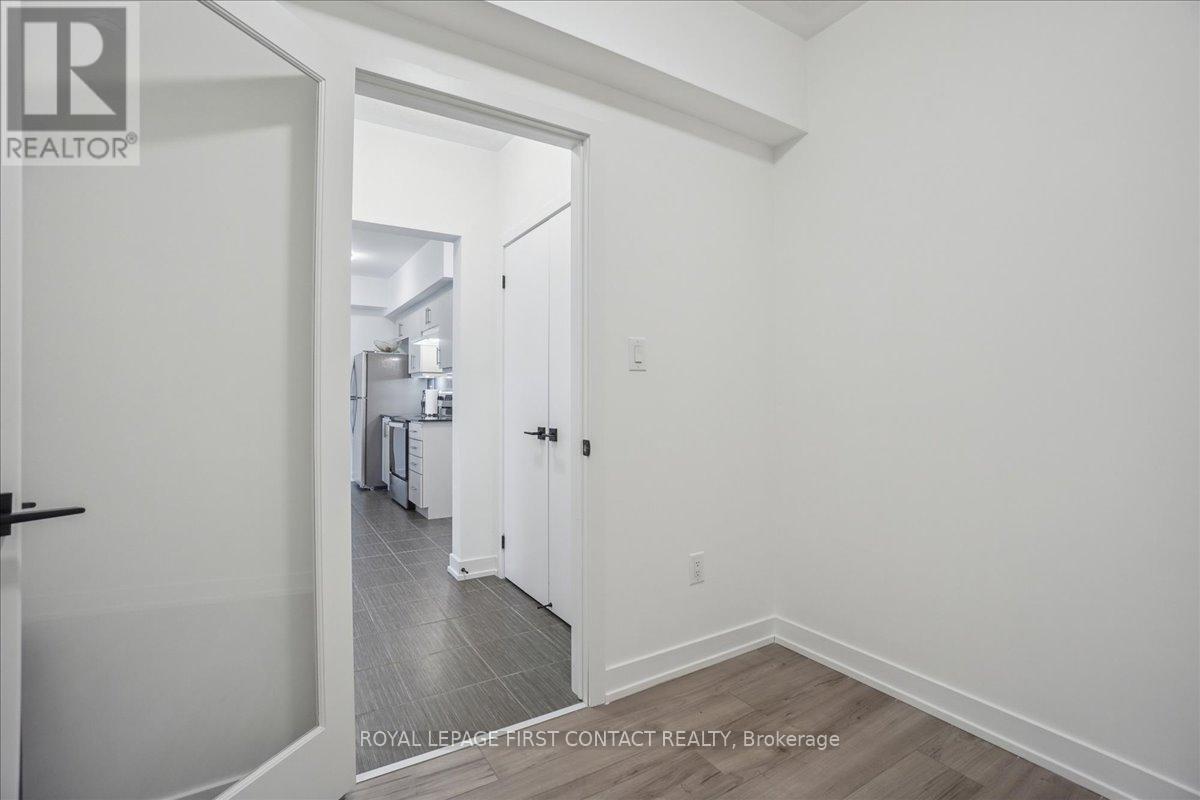 












213 - 4 SPICE WAY

,
Barrie,




Ontario
L9J0M2

